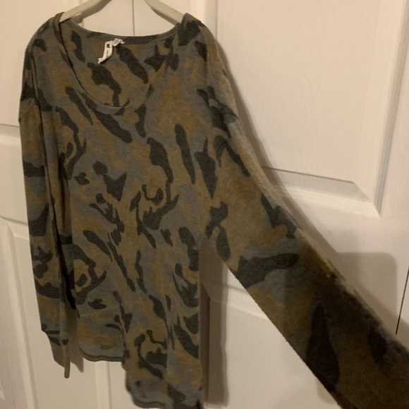 Cable and Gauge, Women’s Camouflage Top - Picture 4 of 7